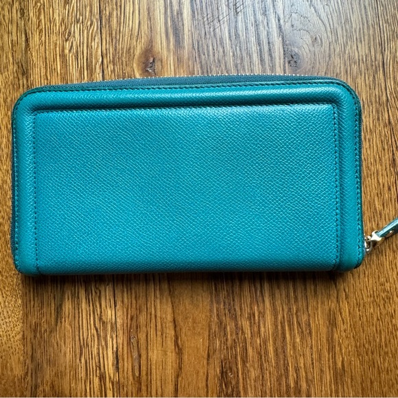 🩷LAST CHANCE🩷 Salvatore Ferragamo Teal Bow Zippy Wallet - Picture 2 of 8